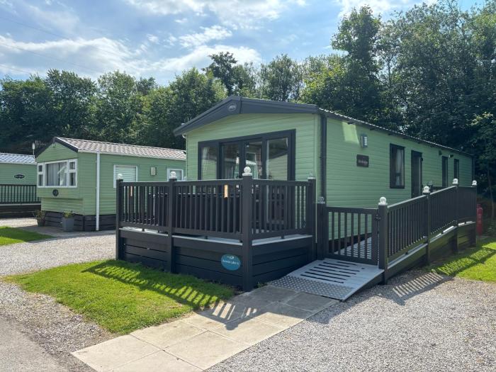 10 Borwick Lakes, Carnforth - En suite - King size bed