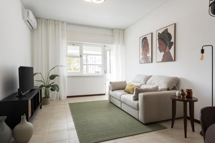 Salty - Near the city by HD