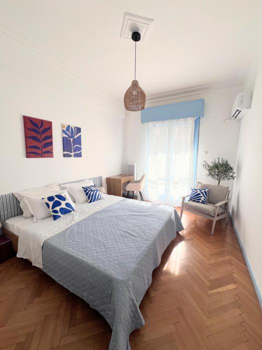 Stylish & Central Apartment with Balcony