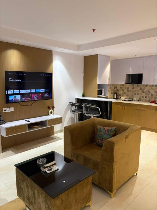 Bodhi Tree - Luxurious 1B Apartment near Hindon Airport