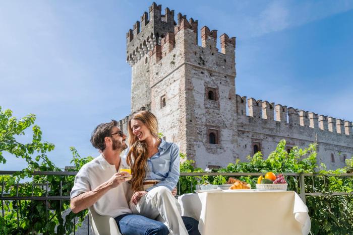 Syrmioncello - Castle Lounge