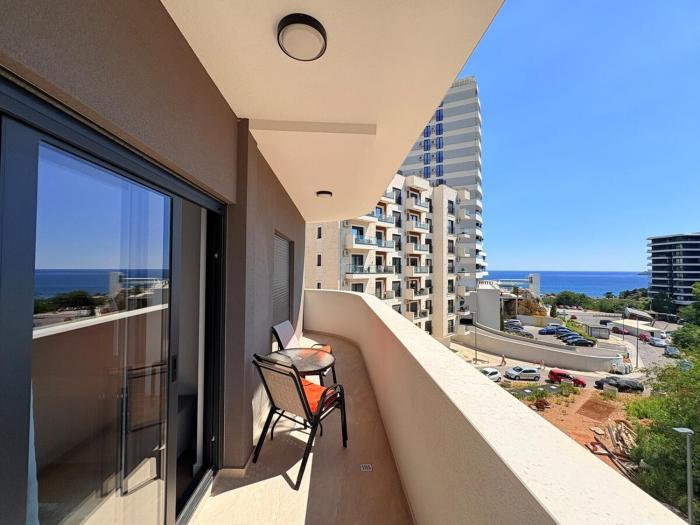 Twin Towers Sea View 2BR apartment &Private Garage