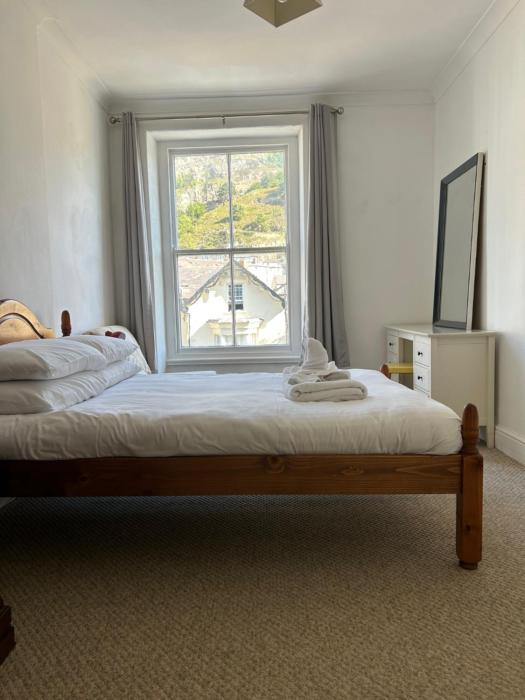 Apartment 4, Llewelyn Avenue