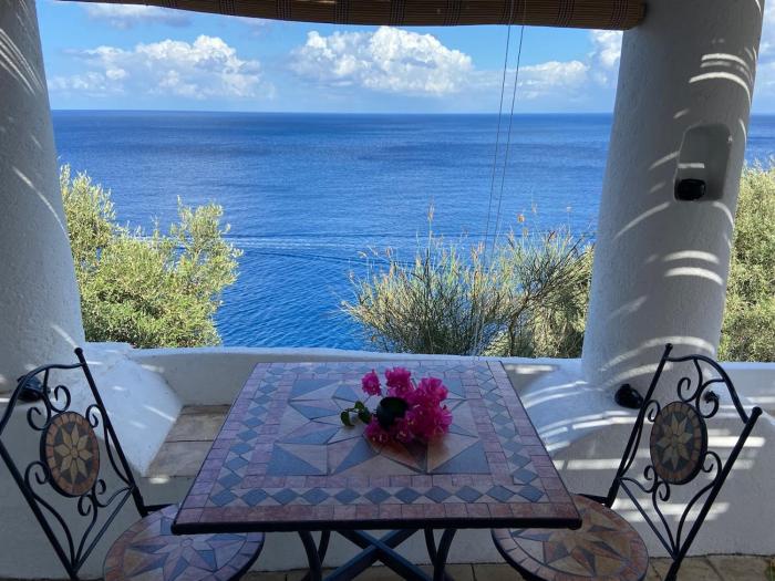 Traditional Eolian House Luna - Unique experience