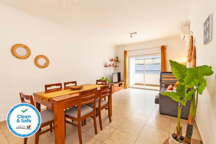 Large Modern 1 Bed Apartment with pool