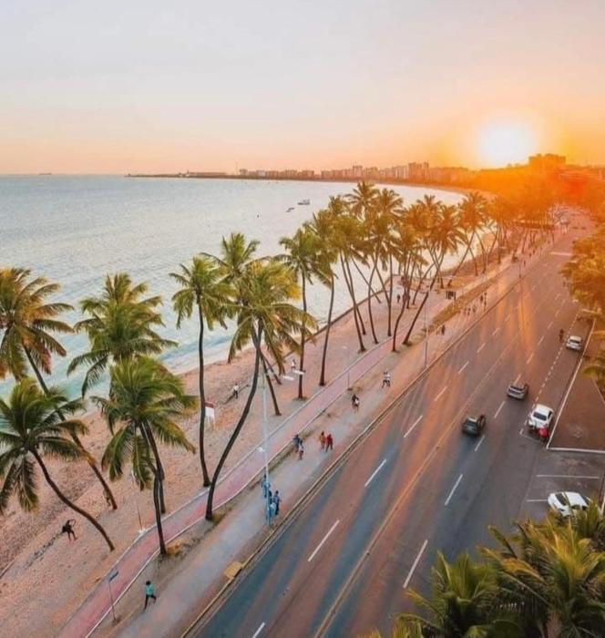 Edf á beira mar de Ponta Verde - Apt por temporada com 02 quartos com vista lateral mar - melhor localização na Orla de Maceió