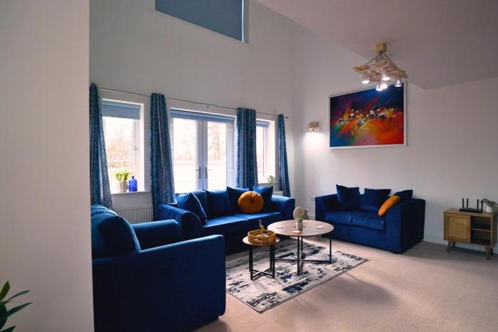 Grandeur at Kennedy-Trendy Getaway-5 Bedrooms- Sleeps 9-WiFi- Parking