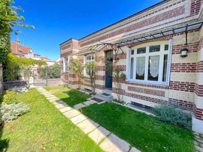 Secret Brick Garden - Villa plein centre Deauville - 7 personnes - jardin - parking