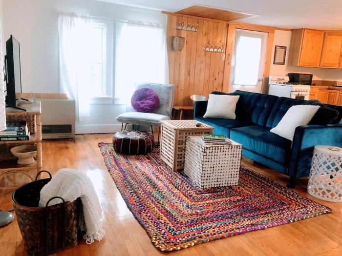 Sunny & Open 2 Bdrm - Close to Stowe Village, Shopping, Mtn Views!