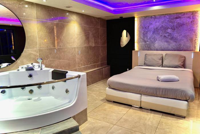 Suite Spa privative avec jacuzzi, massage & sauna