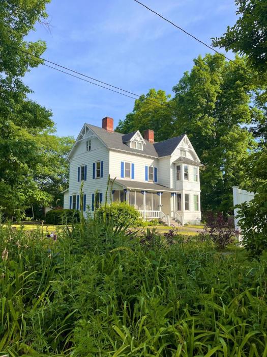 Charming Three Bedroom Retreat House