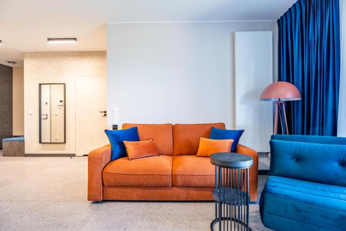 Sunny Crane Apartment