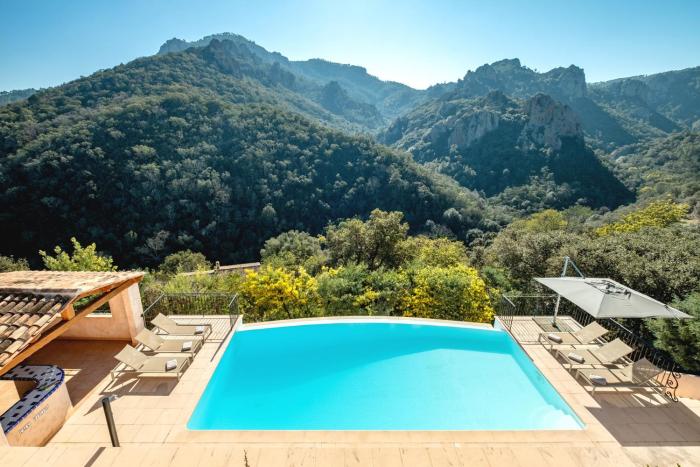 Luxury Villa for 8, private pool, airco, sea and mountain views