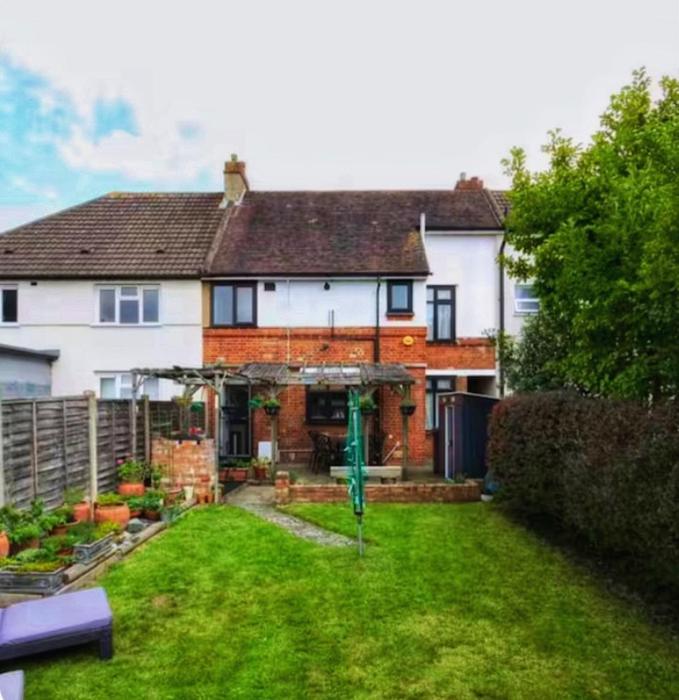 Large Double Room Free Parking