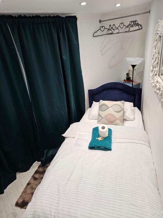 Single Cosy Bedroom in Dartford- Private Entrance for guest