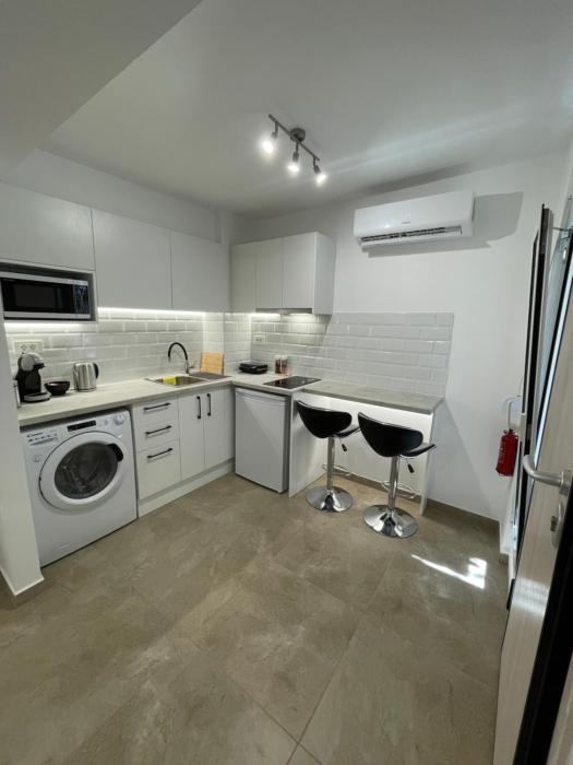 Central Studio next to Metro