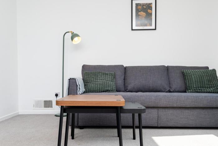 2 Bedroom Flat - Free Parking