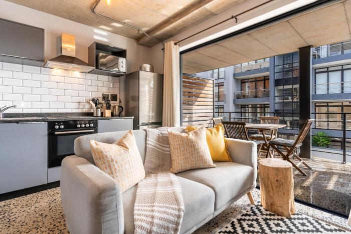 Manhattan On Coral Apartments