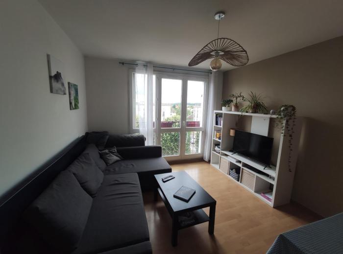 Appartement lumineux proche gare RER