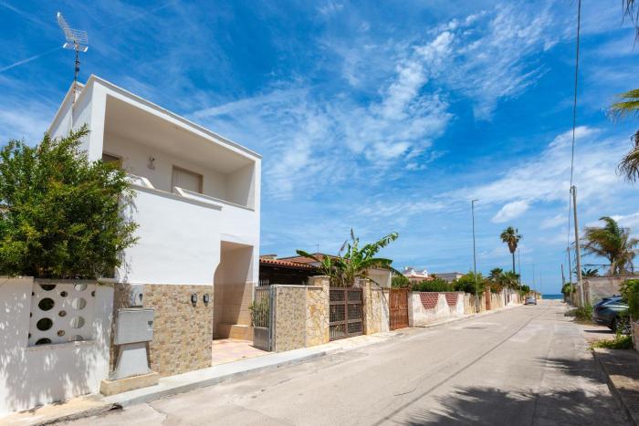 A due Passi dal Mare by BarbarHouse