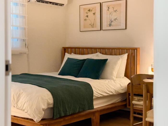 홍대입구역 3번출구 3분거리, 짐보관 무료, 합법숙소