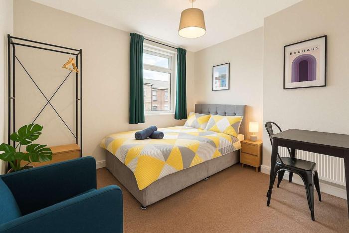 Studio flat 500m from Cardiff central station