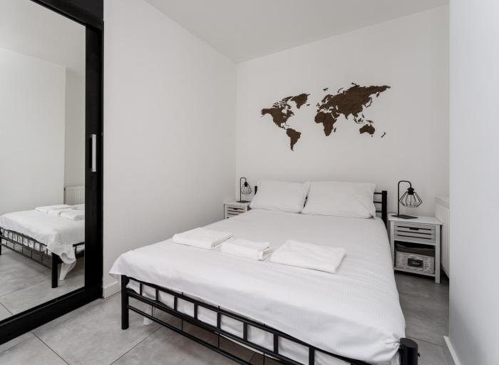 Limanowskiego Modern Studio by BookingHost