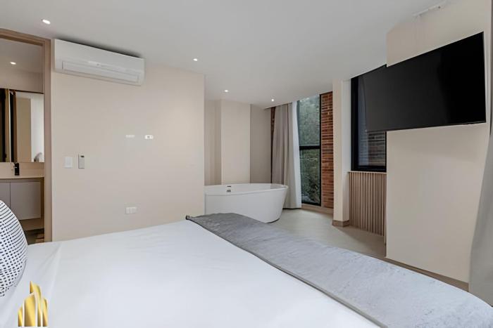 Solei Loft 301 - LocationTrendy Jacuzzi Living