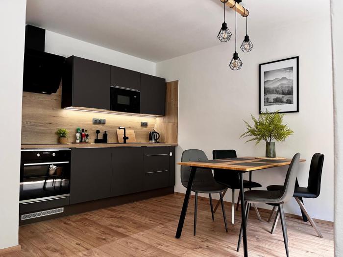 Horský apartmán s výhledem do lesa, terasa, kvalitní wi-fi, parkování zdarma - opětovně otevřeno červenec 2025 po kompletní rekonstrukci