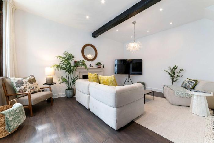 Premium Hyde Park Townhouse by Madestays