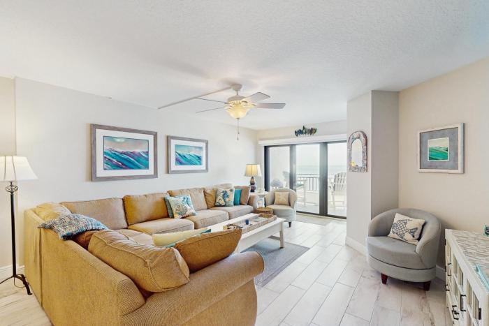 2 BR Home with Private Balcony and Pool Access