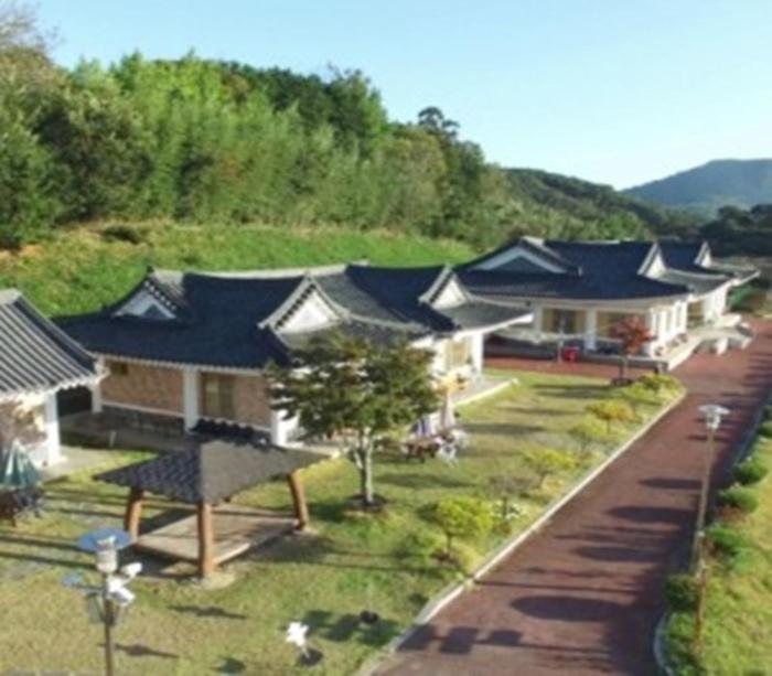 Hanok Stay Daldojimaeul Pension