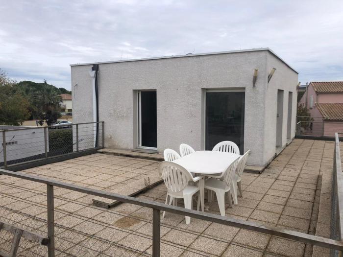Pérols Centre, Studio unique au dessus de notre maison avec grande terrasse