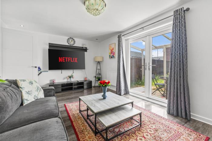 New large townhouse 3 bedrooms 4 beds and parking