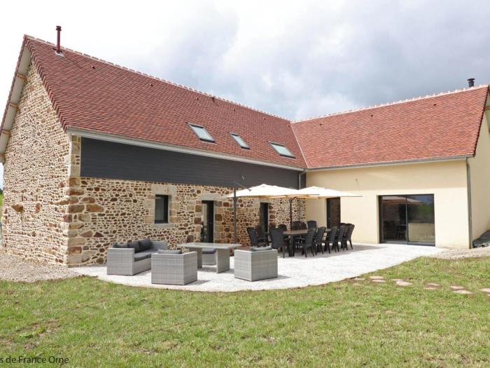 Grande maison familiale avec sauna et jardin - FR-1-497-136