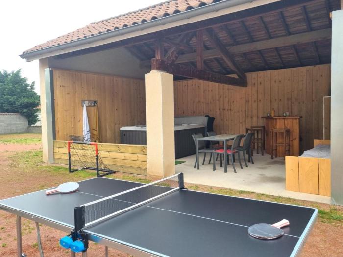 Gîte spacieux au cœur du village avec spa et activités familiales - FR-1-496-289