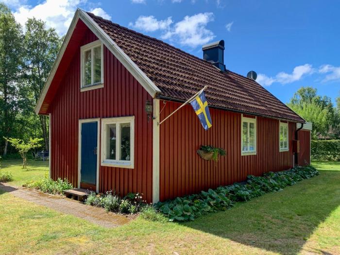 Family-Friendly Cottage Near The Sea In Ugglarp
