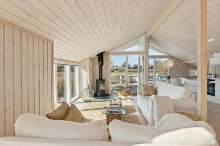 Holiday Home With Lake View In Bisserup