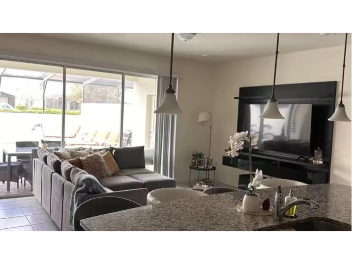 Great Room in excellent community and location