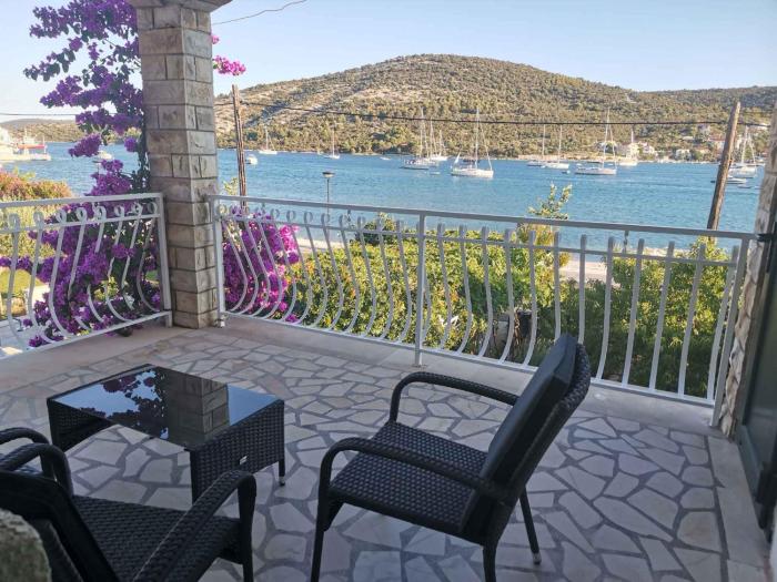 Two-Bedroom Apartment in Vinisce I