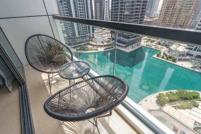 StayShort - Modern 1 Bedroom in JLT Sleeps 2 with Lake Views