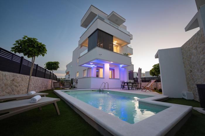 Nova Luxury Residence apartment with private heated pool