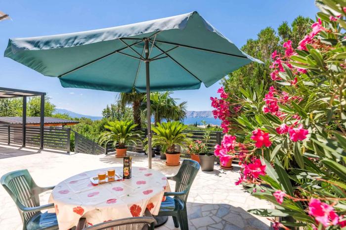 Apartment in Novi Vinodolski 15377