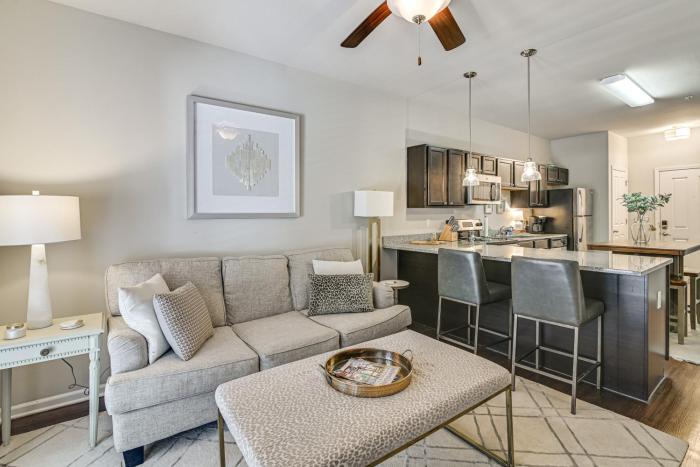 Cotton District Condo Walkable Spot for Game Day!