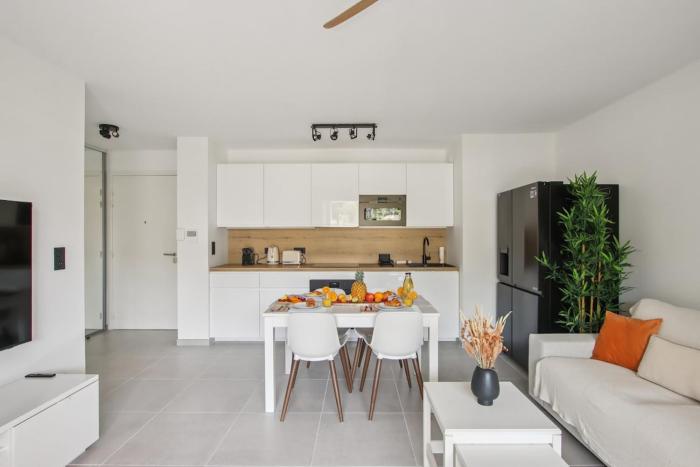 Nice flat for family with pool