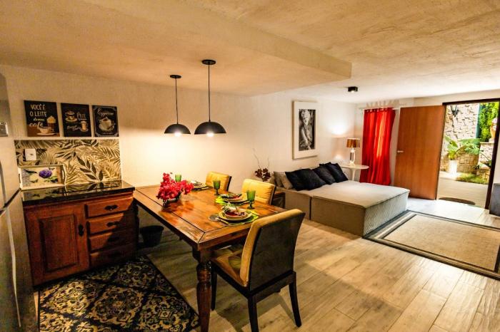 Villa Romana - Experiência única em frente à Praia de Itapuã, apartamento todo climatizado