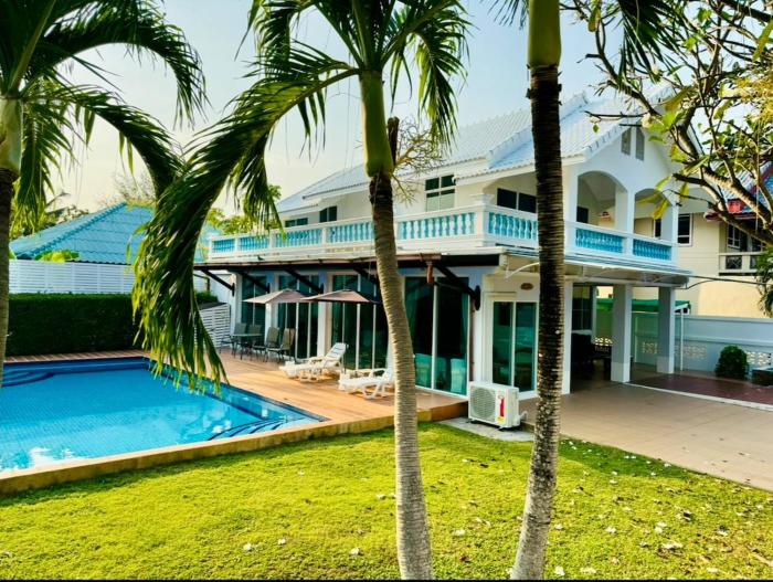 FANTA SEA - POOL VILLA short walk to BEACH - Up to 8 Guests