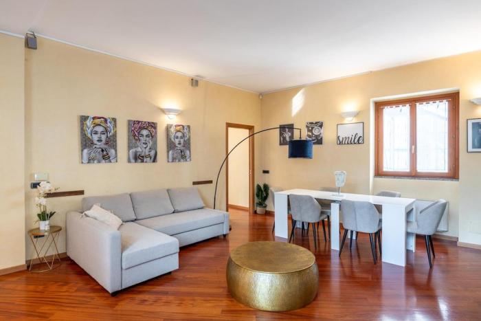 Duomo Milan-Attic with terrace-Netflix and WIFI