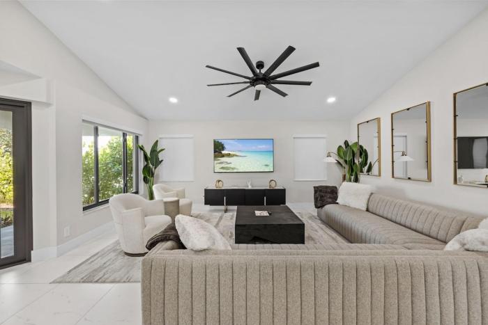 Luxe Pool Home minutes from the beach!