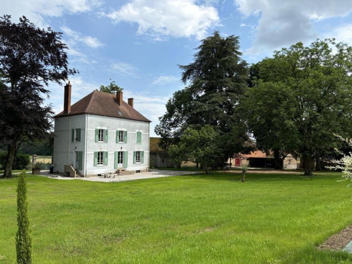 Maison Bourgeoise 1830 avec Spa et Jeux, Animaux Acceptés - FR-1-489-541